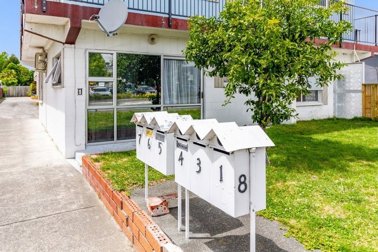 Photo of property in 1/8 Lee Road, Taradale, Napier, 4112