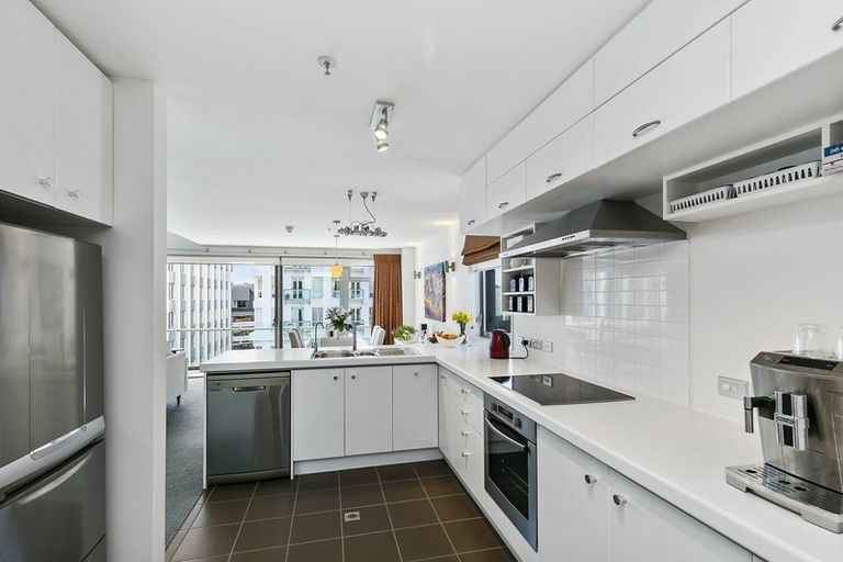 Photo of property in Montreaux Apartments, 10i/164 The Terrace, Wellington Central, Wellington, 6011