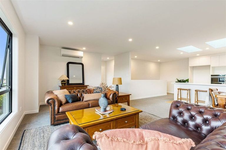 Photo of property in 12b Bluefin Way, West Harbour, Auckland, 0618