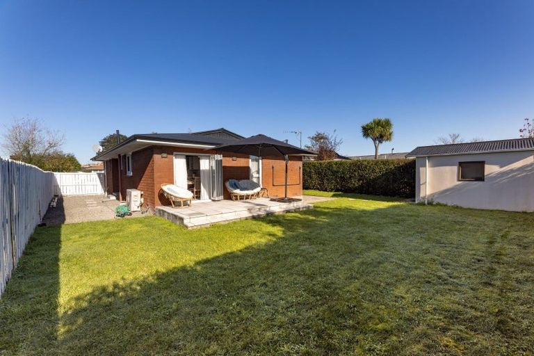 Photo of property in 21 La Perouse Place, Northcote, Christchurch, 8052