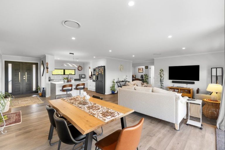 Photo of property in 230 Valley Views, Fitzherbert, Palmerston North, 4472