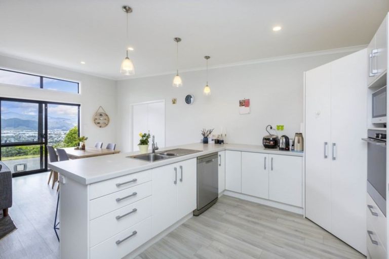 Photo of property in 51 Percy Kinsman Crescent, Riverstone Terraces, Upper Hutt, 5018
