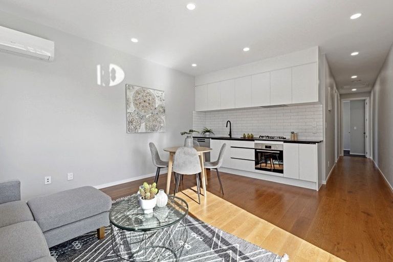 Photo of property in 11 Lewis Younie Road, Kumeu, 0810