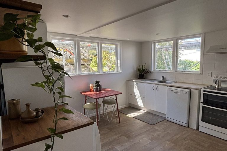 Photo of property in 11 Owen Street, Newtown, Wellington, 6021