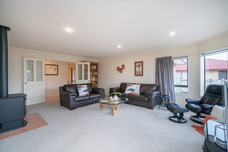 Photo of property in 143 Summerhill Drive, Fitzherbert, Palmerston North, 4410