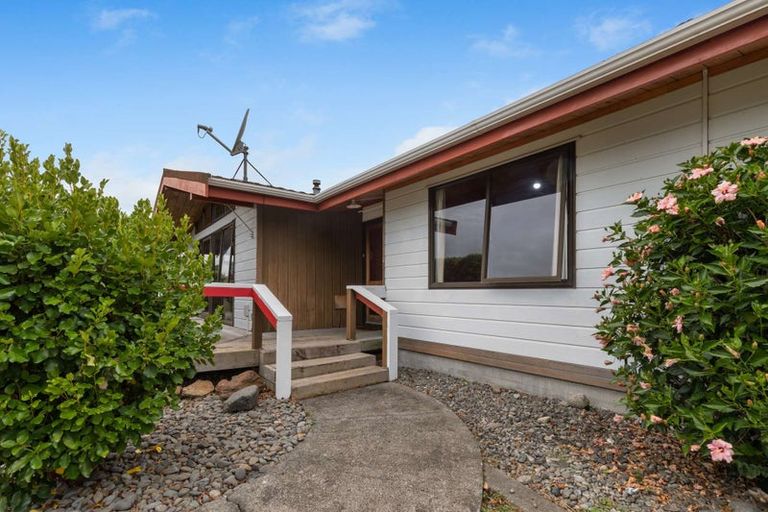 Photo of property in 6 Suzanne Grove, Kelvin Grove, Palmerston North, 4414