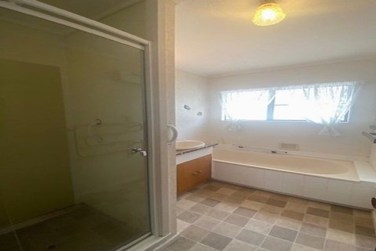 Photo of property in 30 Oxford Street, Tawa, Wellington, 5028