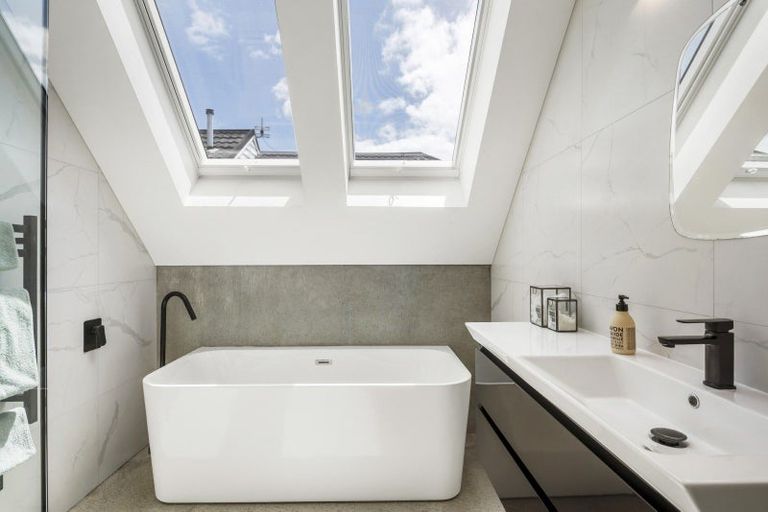 Photo of property in 81 Queen Street, Northcote Point, Auckland, 0627