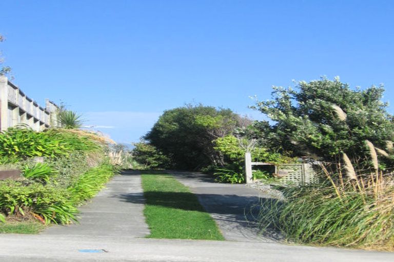 Photo of property in 9 Tremaine Place, Camborne, Porirua, 5026
