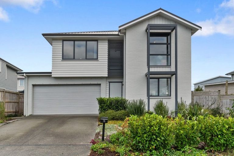 Photo of property in 16 Onekura Street, Red Beach, 0932