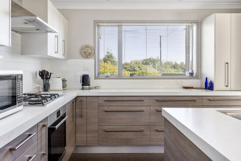 Photo of property in 2/30 Ingle Avenue, Waipahihi, Taupo, 3330