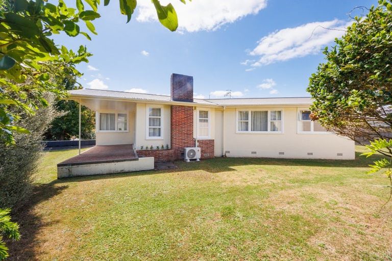 Photo of property in 8 Viscount Place, West End, Palmerston North, 4412