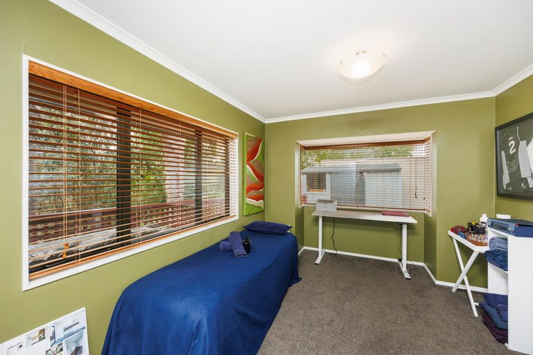 Photo of property in 197 Ruapehu Drive, Fitzherbert, Palmerston North, 4410