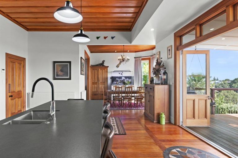 Photo of property in 1 Roslyn Road, Bluff Hill, Napier, 4110