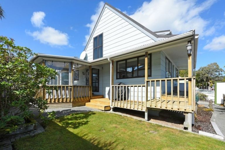 Photo of property in 6 Turon Crescent, Totara Park, Upper Hutt, 5018
