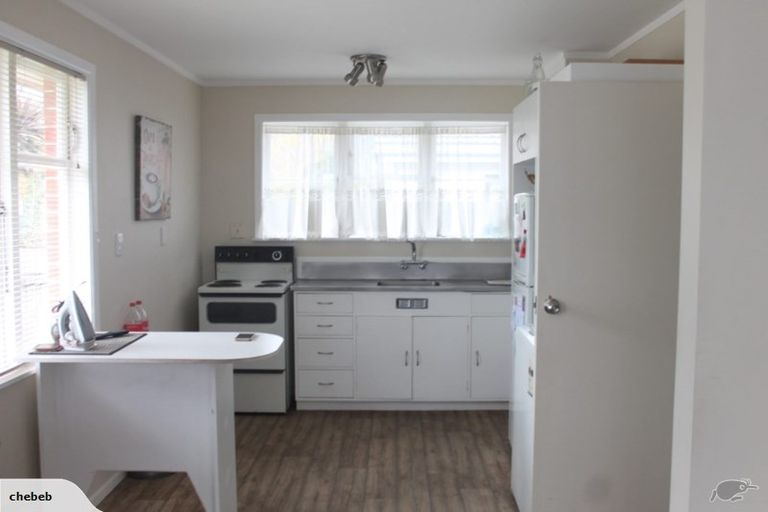 Photo of property in 1/6 Oxford Crescent, Ebdentown, Upper Hutt, 5018