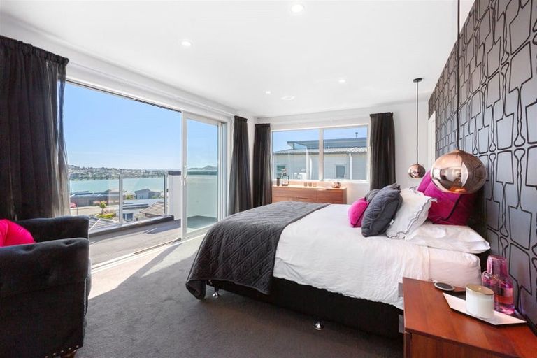 Photo of property in 78 Queen Charlotte Drive, Aotea, Porirua, 5024