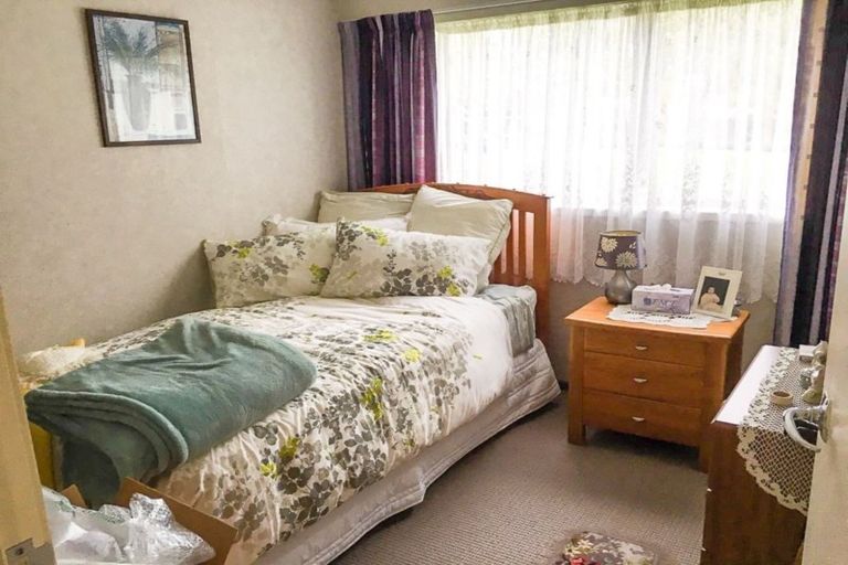 Photo of property in 1/36 Pukeroa Place, Papakura, 2110