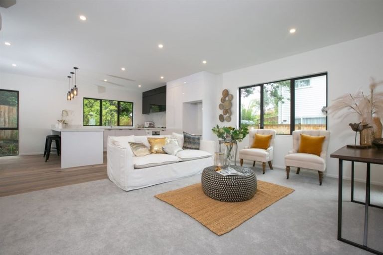 Photo of property in 15 Ti Kouka Place, Te Atatu Peninsula, Auckland, 0610