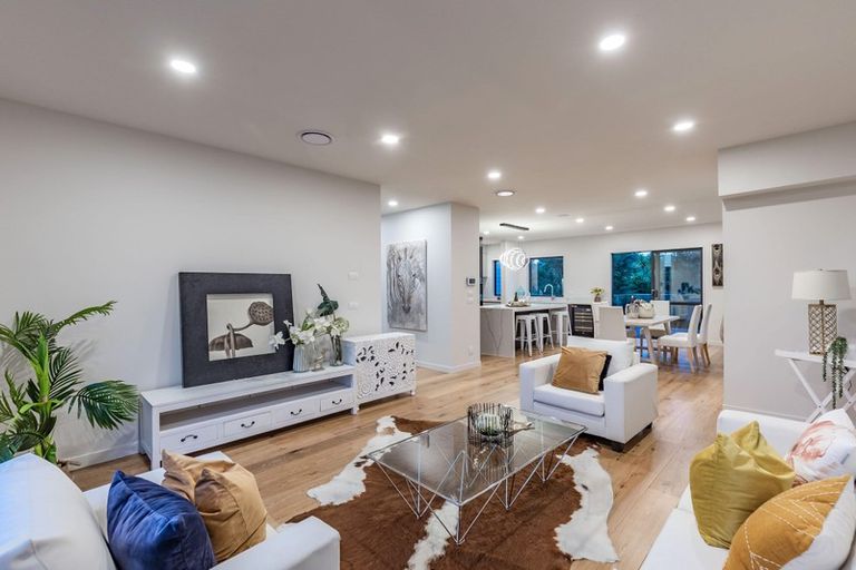 Photo of property in 82 Laurel Oak Drive, Schnapper Rock, Auckland, 0632