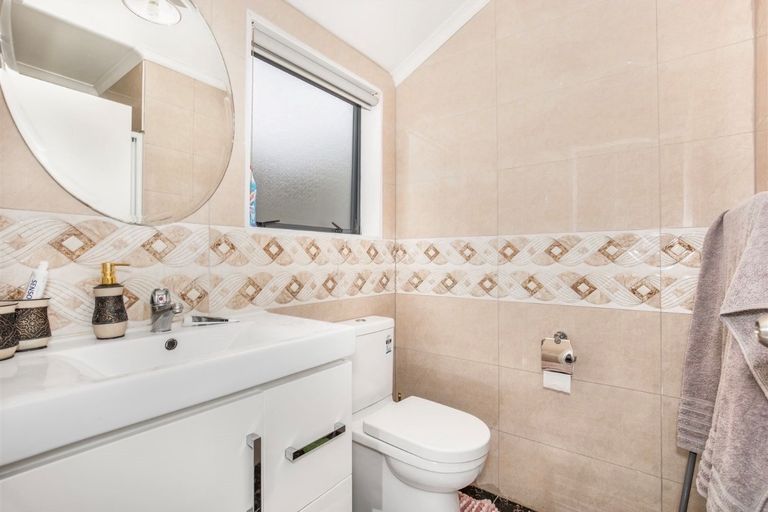 Photo of property in 42 Enuamanu Road, Favona, Auckland, 2024