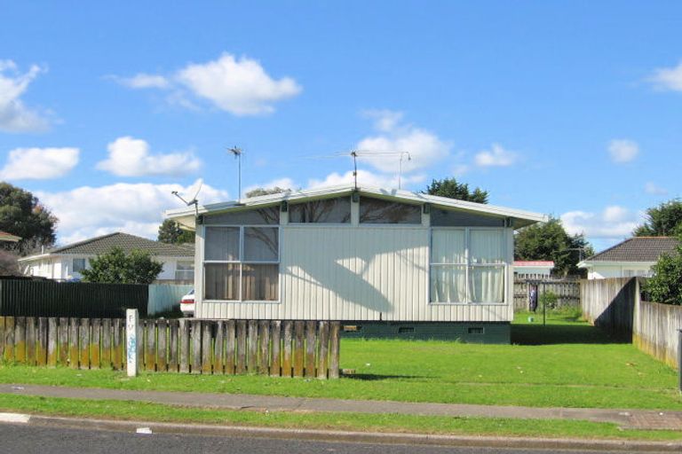 Photo of property in 18 Othello Drive, Clover Park, Auckland, 2023