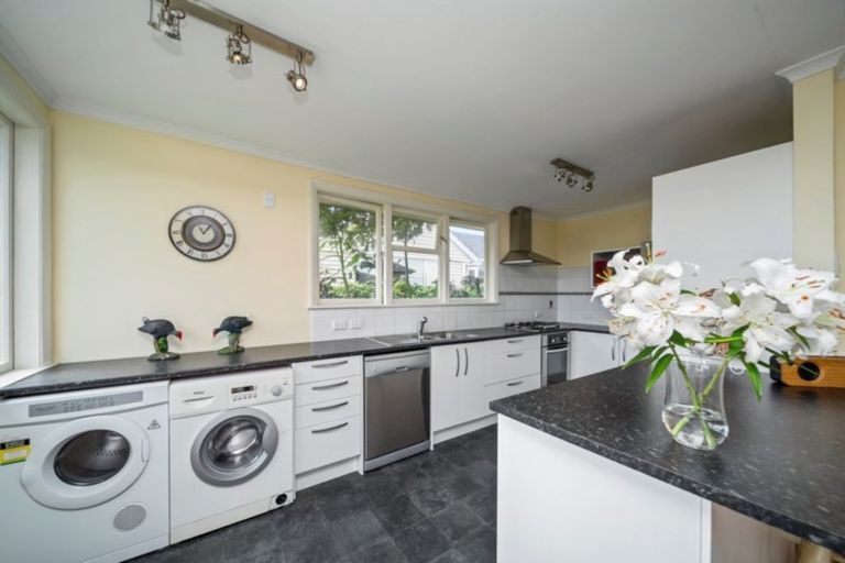 Photo of property in 84 Cook Street, Marfell, New Plymouth, 4310