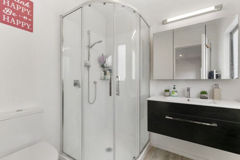 Photo of property in 26 Bluff Road, Kenepuru, Porirua, 5022