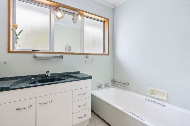 Photo of property in 27 Hunter Crescent, Wanaka, 9305