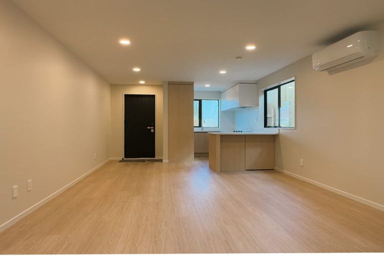 Photo of property in 5b Topliss Drive, Northcross, Auckland, 0632