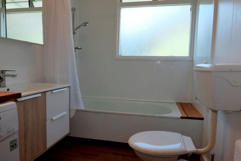 Photo of property in 45a Randwick Road, Northland, Wellington, 6012