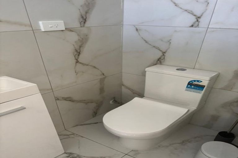 Photo of property in 1/48 Sandgate Avenue, Botany Downs, Auckland, 2010