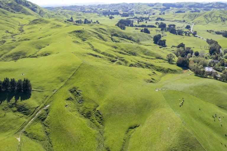Photo of property in 2472 Opaki Kaiparoro Road, Eketahuna, 4994