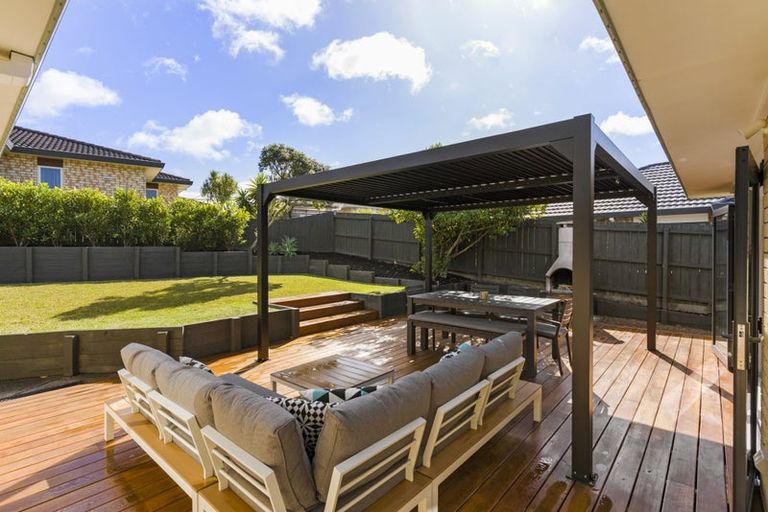 Photo of property in 71 Kath Hopper Drive, Orewa, 0931