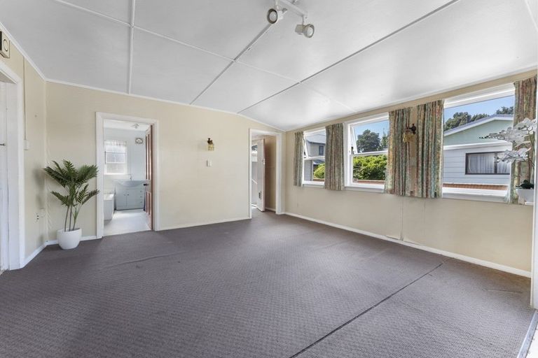 Photo of property in 85 Brooklands Road, Brooklands, New Plymouth, 4310
