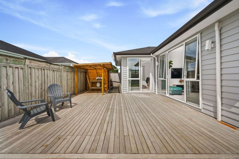 Photo of property in 1 Aporo Drive, Kumeu, 0810
