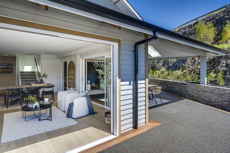 Photo of property in 71 Oak Road, Poraiti, Napier, 4112