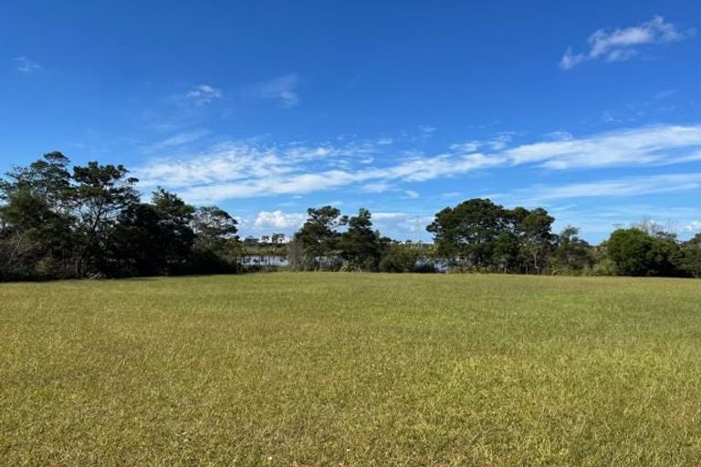 Photo of property in 60 Cobham Crescent, Kelston, Auckland, 0602