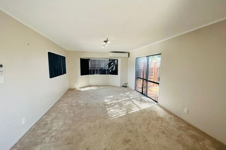 Photo of property in 1/8 Anglers Way, Wattle Downs, Auckland, 2102