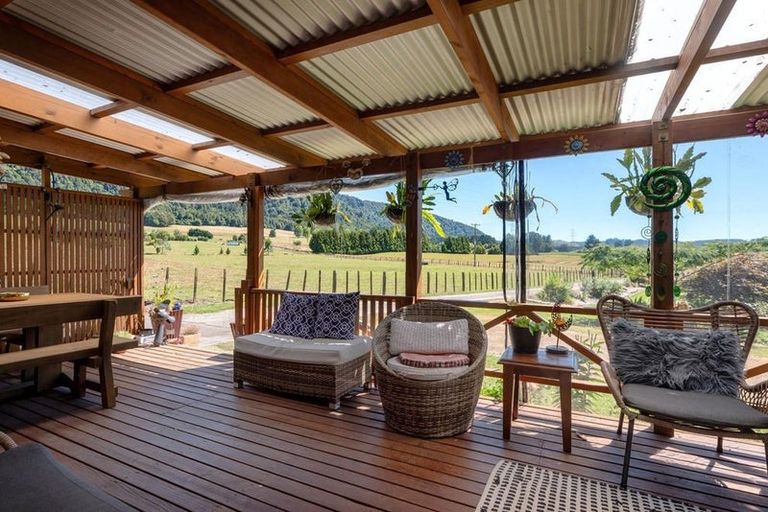 Photo of property in 402 Apirana Road, Horohoro, Rotorua, 3077