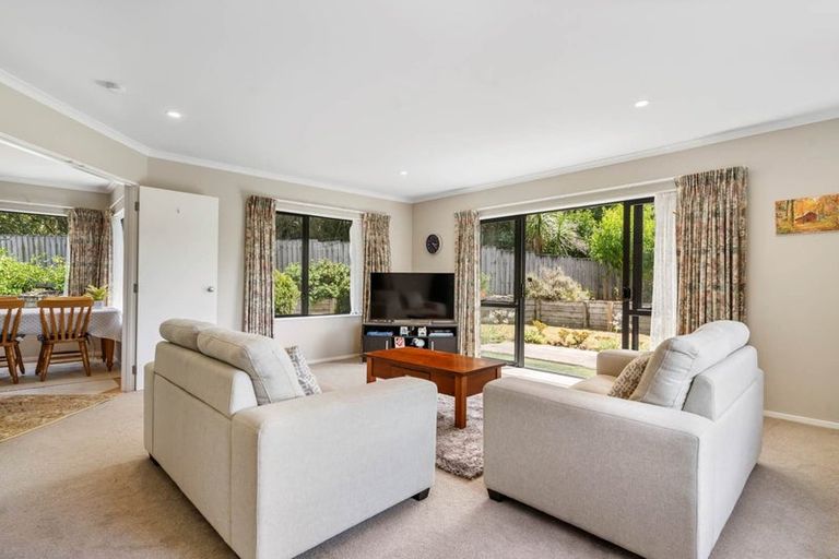 Photo of property in 90 Buscomb Avenue, Henderson, Auckland, 0610
