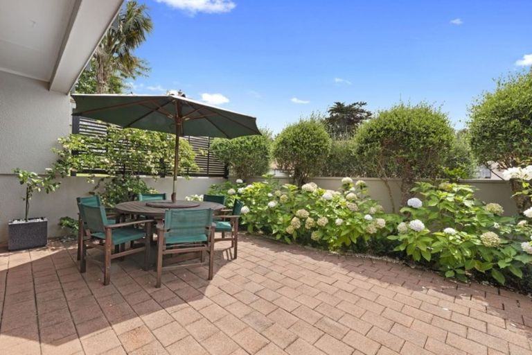 Photo of property in 7/270 Sunset Road, Windsor Park, Auckland, 0632