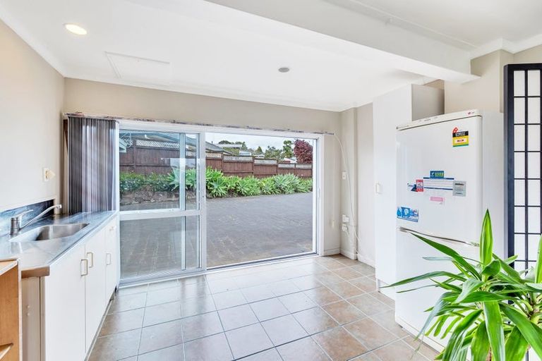 Photo of property in 141 Flanshaw Road, Te Atatu South, Auckland, 0610