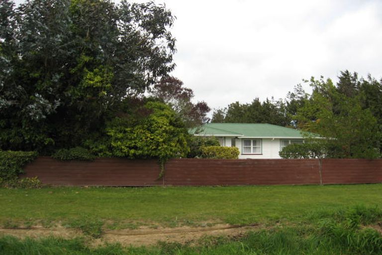 Photo of property in 143 Kawiu Road, Levin, 5510