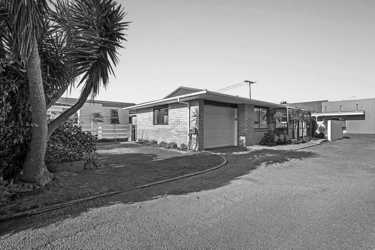 Photo of property in 5a Clemow Road, Fitzroy, New Plymouth, 4312