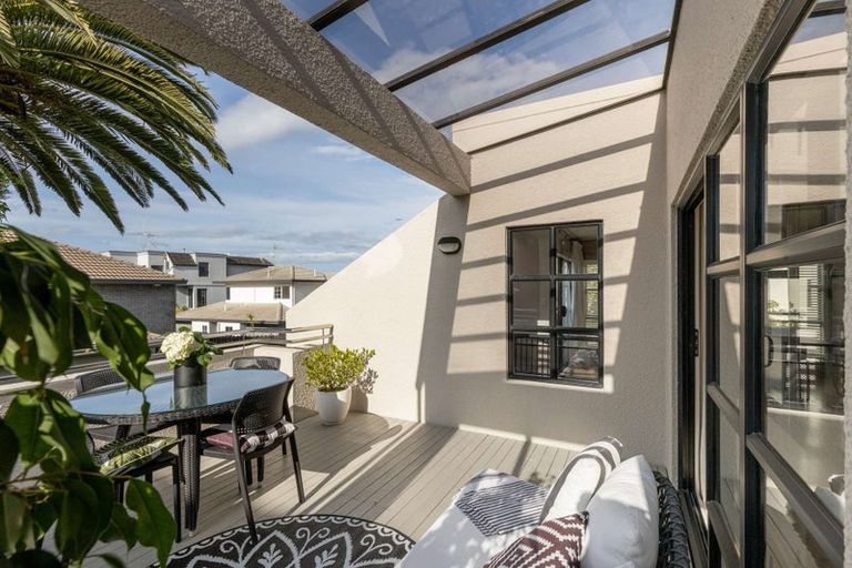Photo of property in 21a Sunbrae Grove, Mount Maunganui, 3116