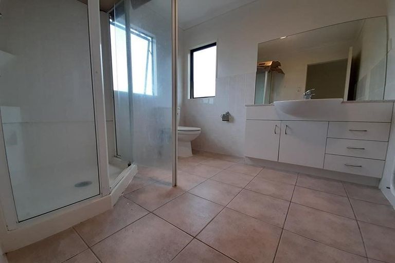 Photo of property in 17 Crimson Park, Oteha, Auckland, 0632