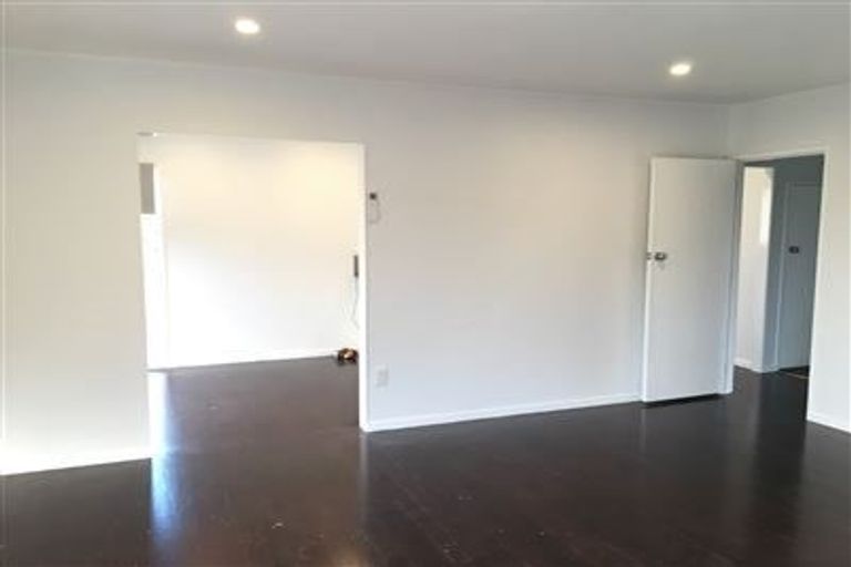 Photo of property in 123 Riverpark Crescent, Henderson, Auckland, 0610