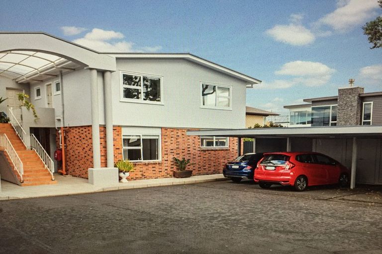 Photo of property in 2/241 Hurstmere Road, Takapuna, Auckland, 0622