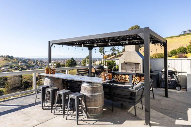 Photo of property in 1 Te Roera Drive, Taradale, Napier, 4112